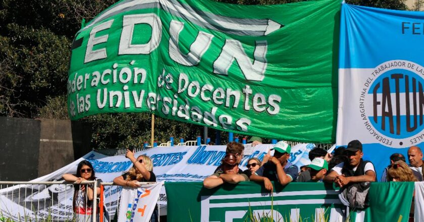 Docentes y NODOCENTES de universidades suman su rechazo a la ley de extranjerización de tierras