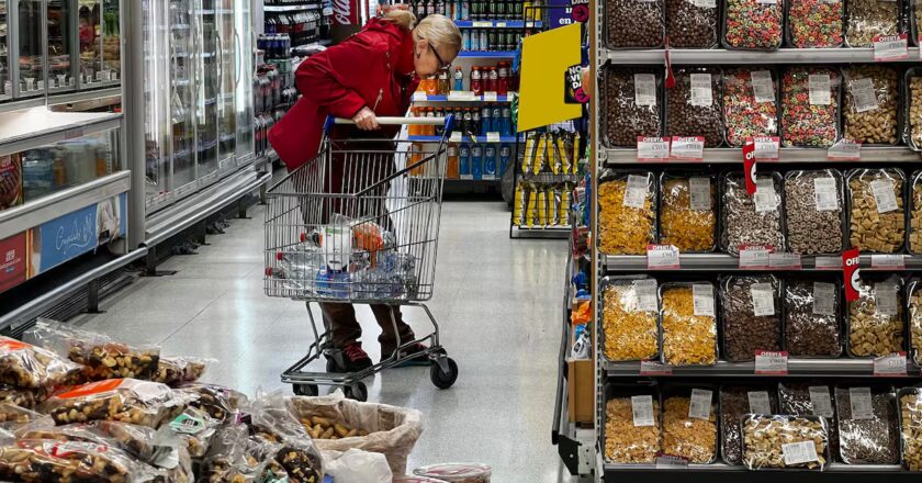 La canasta subió por sobre la inflación y una familia necesitó en julio $1.564.716 para no ser pobre
