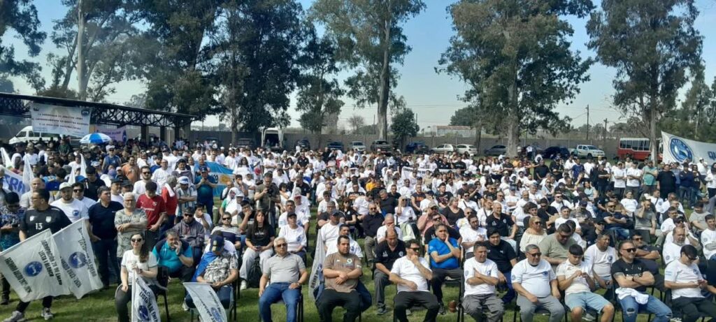 En la previa de las elecciones, Aveiro reunió a mil químicos: "Estamos de pie, firmes y organizados para defender nuestro convenio, nuestras paritarias y nuestros puestos de trabajo"