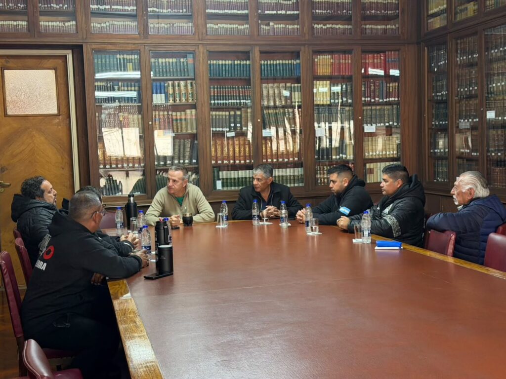 El Sindicato del Neumático se reunió con la conducción de la CGT en Azopardo, en el marco del extenso conflicto de FATE, y le pidió un paro general activo