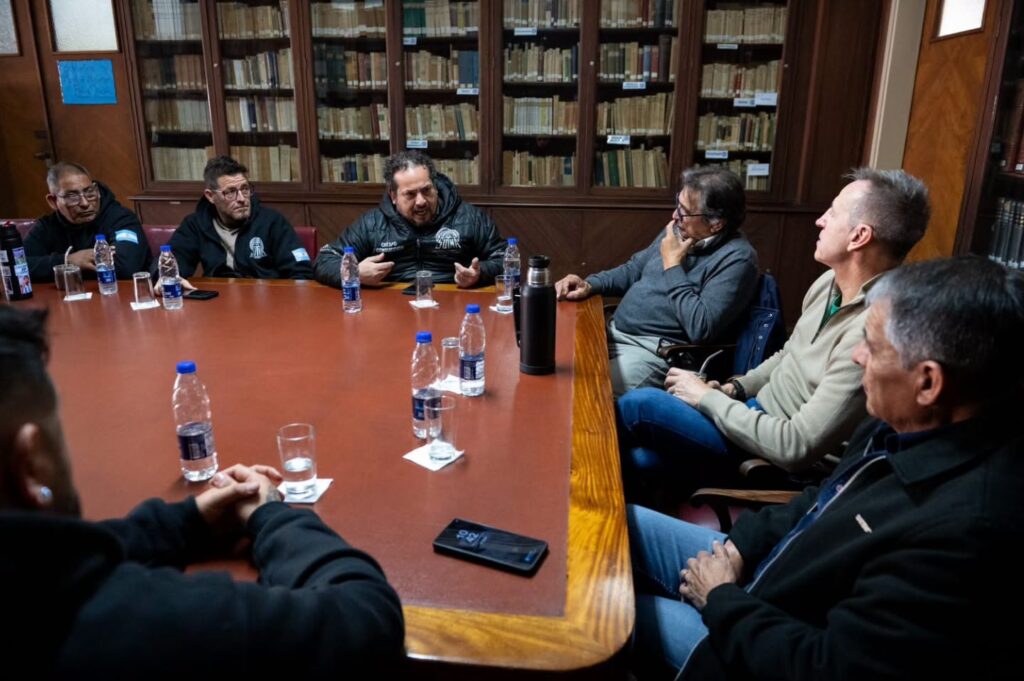 El Sindicato del Neumático se reunió con la conducción de la CGT en Azopardo, en el marco del extenso conflicto de FATE, y le pidió un paro general activo