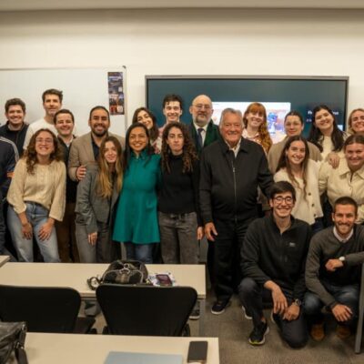 Barrionuevo habló en la UCA sobre liderazgo: «Los presidentes pasan y yo sigo conduciendo mi organización»