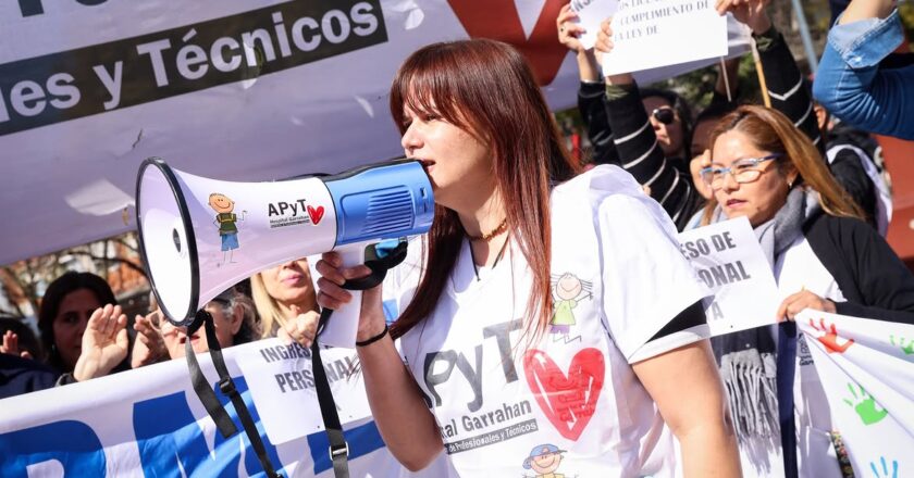 Trabajadores del Garrahan preparan una «marea blanca de la salud» para reclamar la extensión de la Emergencia pediátrica: «Tenemos el compromiso de diputados y senadores de la oposición»