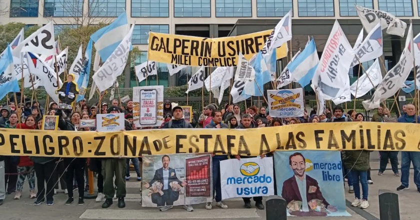 Organizaciones sociales marcharon a Mercado Libre y el Congreso avanzó con proyectos para aliviar las deudas de las familias