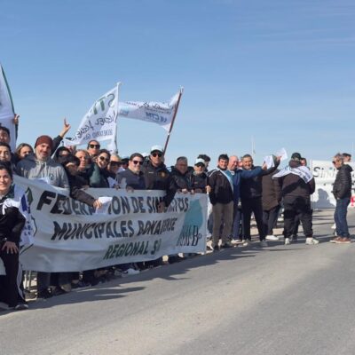 Municipales bonaerenses bloquearon el acceso al puerto de Bahía Blanca en su reclamo por salarios dignos