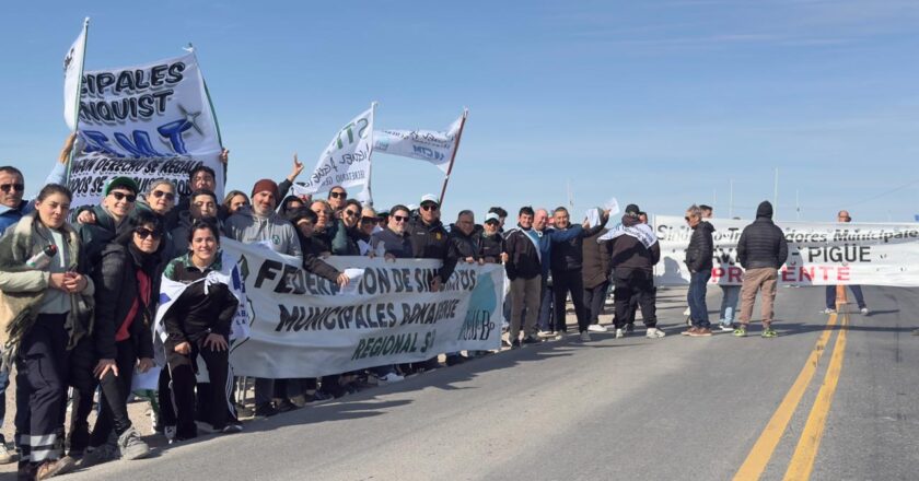 Municipales bonaerenses bloquearon el acceso al puerto de Bahía Blanca en su reclamo por salarios dignos