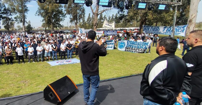 En la previa de las elecciones, Aveiro reunió a mil químicos: «Estamos de pie, firmes y organizados para defender nuestro convenio, nuestras paritarias y nuestros puestos de trabajo»