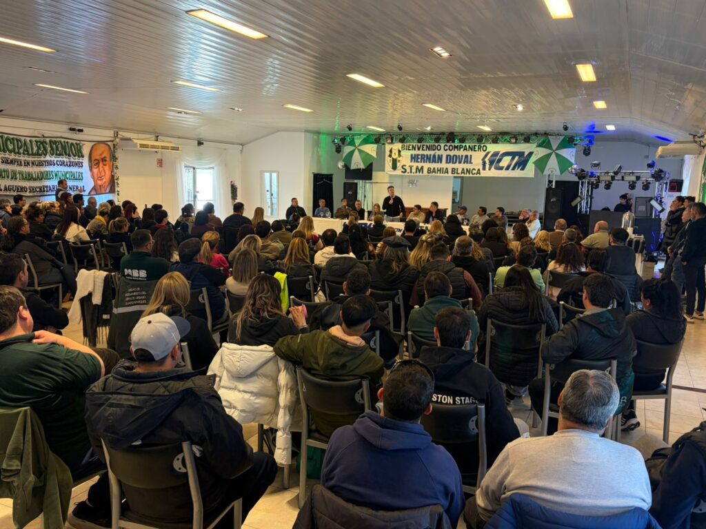 DOVAL fue a Bahía Blanca y dejó a toda la Regional Sur de los municipales en estado de lucha