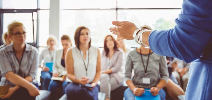 La Justicia reconoció una relación laboral detrás de un supuesto “canje” por formación en coaching
