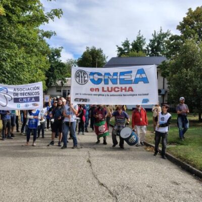 Trabajadores de la Comisión Nacional de Energía Atómica denunciarán un plan libertario para vaciar el organismo y otros proyectos nucleares estratégicos