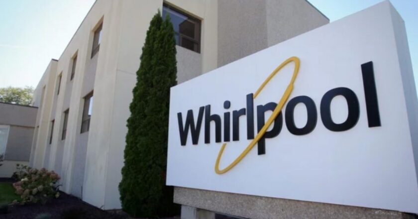 Modelo Milei: Whirlpool ya no fabrica en Argentina, todos sus productos son importados y vende su planta de Pilar
