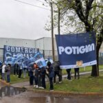 La distribuidora de golosinas Potigian despidió a 53 trabajadores de comercio en su planta de Esteban Echeverría y podrían acercarse a 100, al sumar camioneros