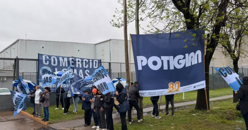 La distribuidora de golosinas Potigian despidió a 53 trabajadores de comercio en su planta de Esteban Echeverría y podrían acercarse a 100, al sumar camioneros