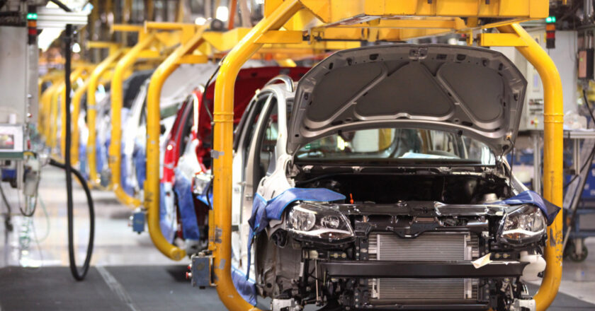 Alarma por los empleos: la producción automotriz volvió a caer dos dígitos en agosto y acumula un desplome del 17% en el año