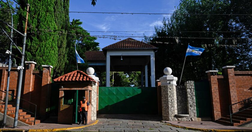 ATE acordó con el Gobierno la reincorporación de los empleados despedidos de Olivos, pero serán reubicados fuera de la Quinta