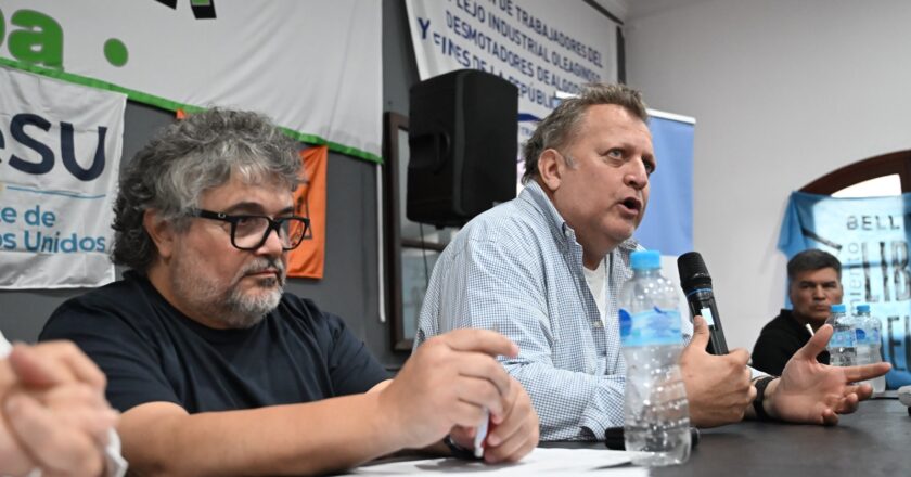 Pilotos cerraron una paritaria trimestral de 16 puntos y detonaron el cepo salarial del Gobierno