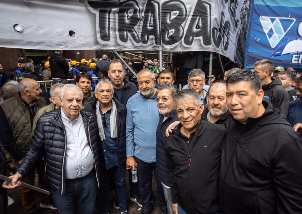 Cavalieri se sumó a la movilización de la CGT y destacó: "Unidad, compromiso y participación"