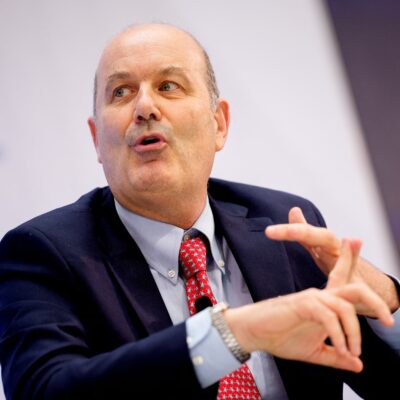 Sturzenegger fue a disertar al banco Nación y desató la furia de los bancarios: «Pretende dar cátedra en un banco al que odia»