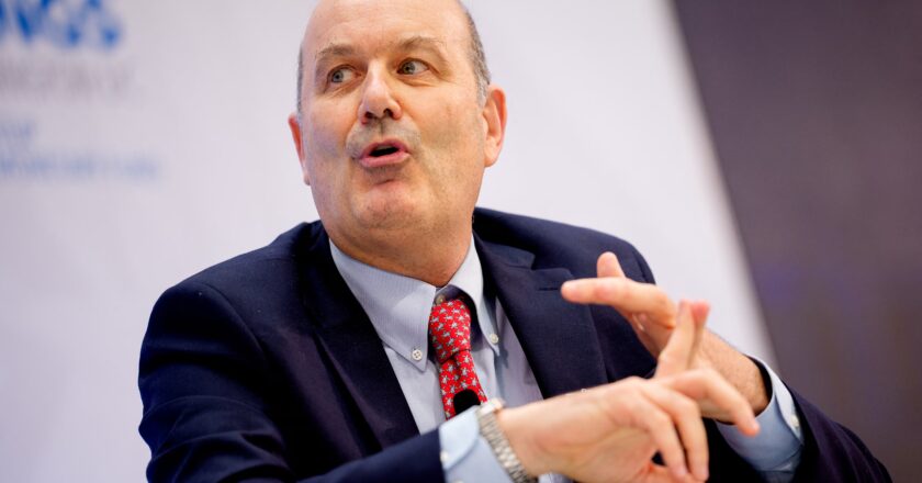 Sturzenegger fue a disertar al banco Nación y desató la furia de los bancarios: «Pretende dar cátedra en un banco al que odia»
