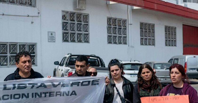 Despidieron a 25 trabajadores de la fábrica de caramelos Lipo y denuncian que llevan meses sin cobrar: «Nos arruinaron»