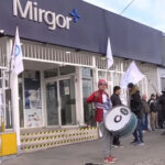 Mirgor, el grupo empresario de los Caputo, dejó sin efecto temporalmente los 100 despidos en Tierra del Fuego pero los convirtió en suspensiones hasta el 8 de octubre