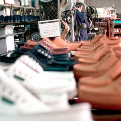 Empresarios y trabajadores realizarán un «zapatazo solidario» en Plaza de Mayo en «defensa de la producción nacional»