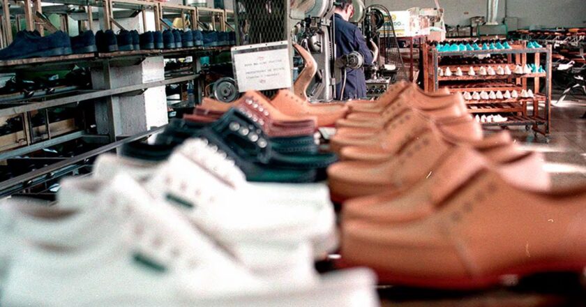 Empresarios y trabajadores realizarán un «zapatazo solidario» en Plaza de Mayo en «defensa de la producción nacional»