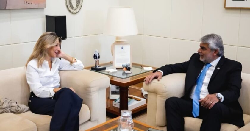 Con eje en el empleo, la protección de los puestos de trabajo y las herramientas de inserción laboral, Correa mantuvo una intensa agenda de trabajo en España