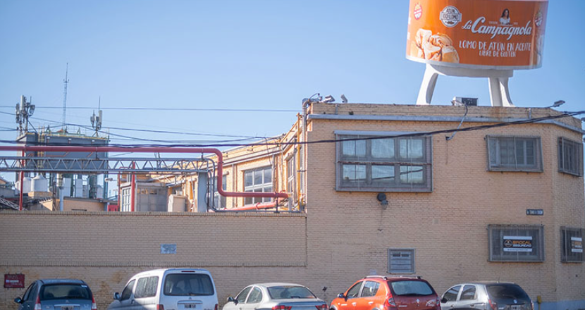 La Campagnola frena la producción en Mar del Plata y suspende a casi 60 trabajadores por sobrestock de atún y el fracaso de la zafra de caballa