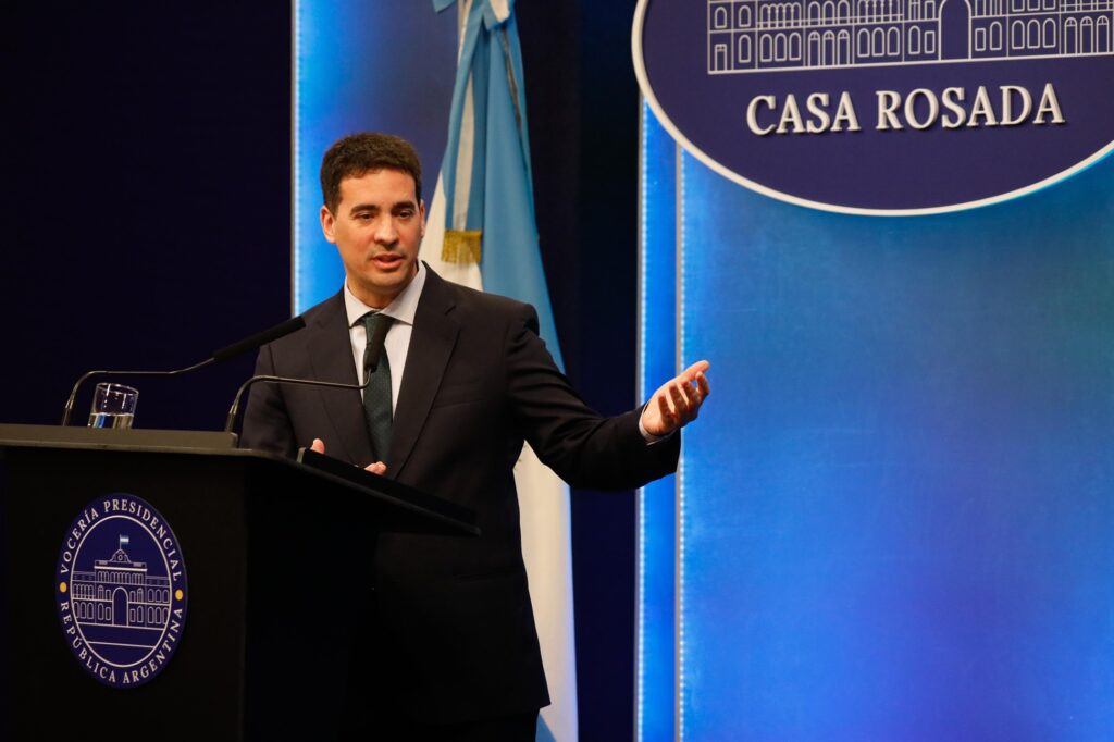 Graciela Aleñá cruzó al vocero presidencial Adrián Ravier: "La privatización de rutas nacionales implican peajes por las nubes, mientras vacían Vialidad Nacional"