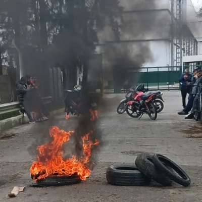 Trabajadores de la ex Cresta Roja bloquean la planta de El Jagüel por cuatro meses de salarios adeudados y despidos que en ARCA figuran como pagos