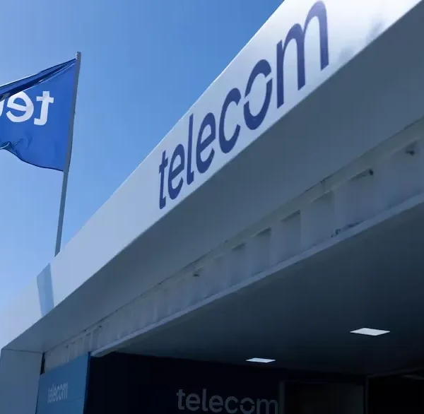 Con fuertes incentivos en medio de la incertidumbre por el proceso de fusión, avanzan los retiros voluntarios en Telecom y Telefónica