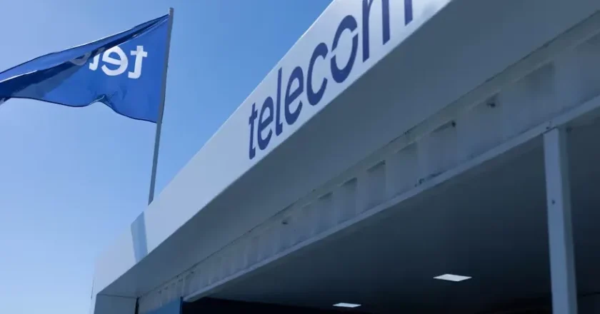 Con fuertes incentivos en medio de la incertidumbre por el proceso de fusión, avanzan los retiros voluntarios en Telecom y Telefónica