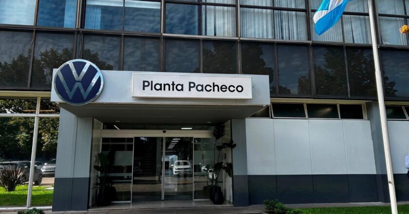 Tras las suspensiones y los retiros voluntarios, Volkswagen retomará los dos turnos de producción en 2027 aunque con menos personal