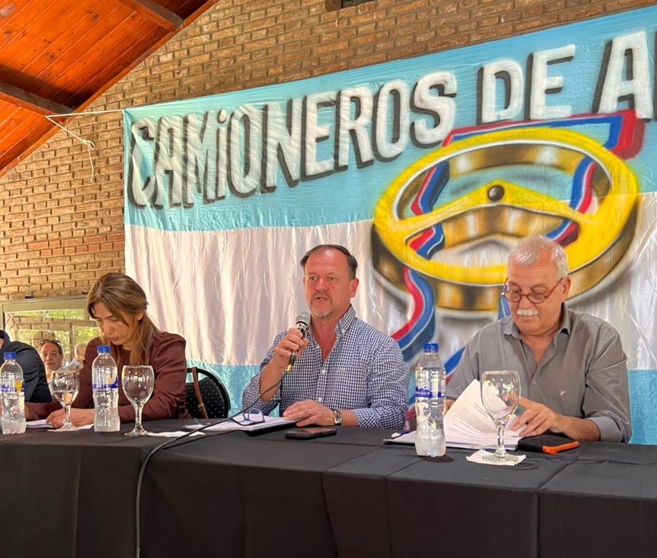 Camioneros de Santa Fe reunió a más de 300 referentes para construir el futuro del sector: "El futuro no se espera, se construye"