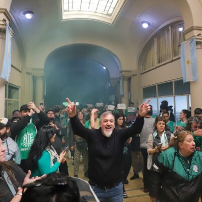 «Si a los que dicen que son sus héroes, los militares, los dejan sin salud ¿qué nos queda a nosotros?»: ATE moviliza a Defensa por los despidos en IOSFA