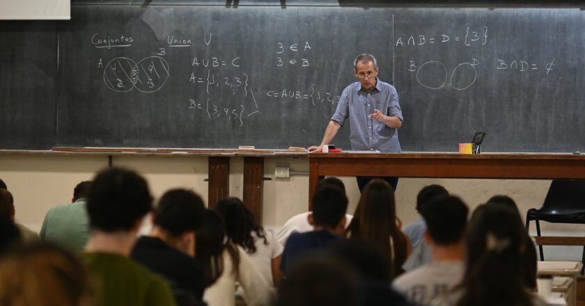 En el marco de la Quinta Marcha Universitaria registran otra caída del salario de docentes y nodocentes