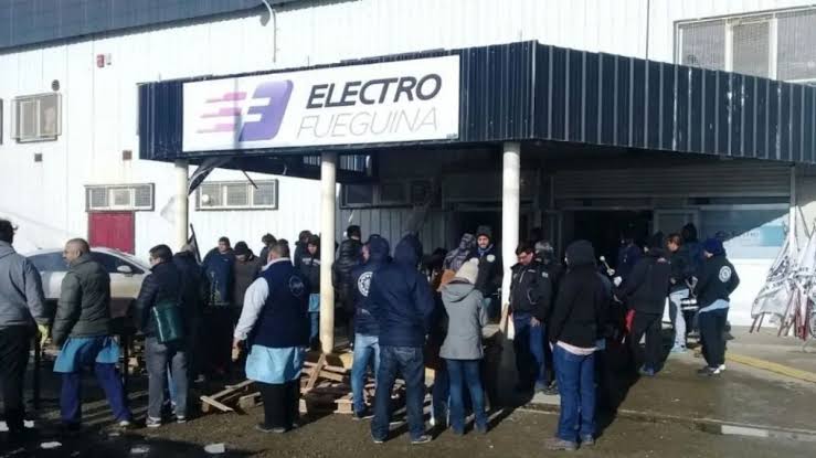 Electrofueguina, controlada por Frávega, prepara desvinculaciones que alcanzarían a la totalidad de sus 181 trabajadores