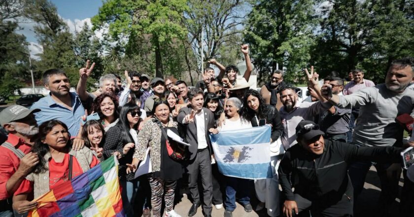 El sindicato de municipales SEOM respaldó la candidatura presidencial de Kicillof para 2027 y le entregó un documento para «un nuevo Jujuy»