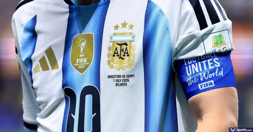 La textil que fabrica camisetas para la Selección, Ra Intertrading, suspendió trabajadores y adelantó vacaciones: “La gente no tiene un resto para darse un gusto»