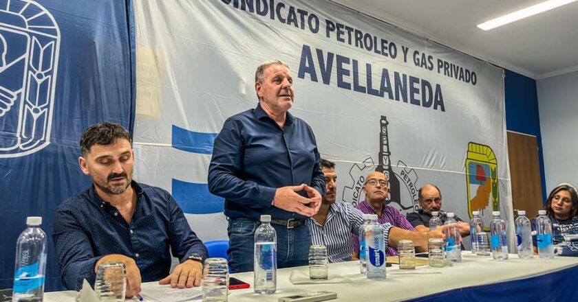 Pettovello obedeció la sentencia judicial y reconoció a Mario Lavia como titular de la Federación de Petroleros