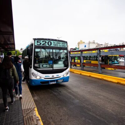El «plan platita» de Milei pensando en las elecciones: aumentará los subsidios a los colectivos en el AMBA para evitar subas del boleto