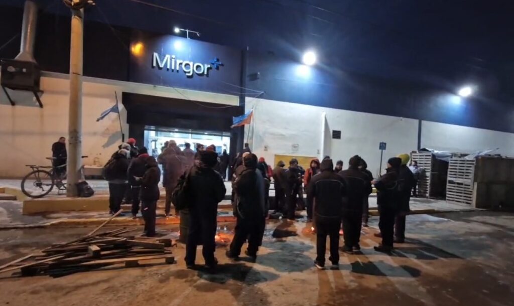 Mirgor, el grupo empresario de los Caputo, despidió a otros 100 trabajadores en Río Grande, incluidos delegados: "Desmantelan el trabajo fueguino"