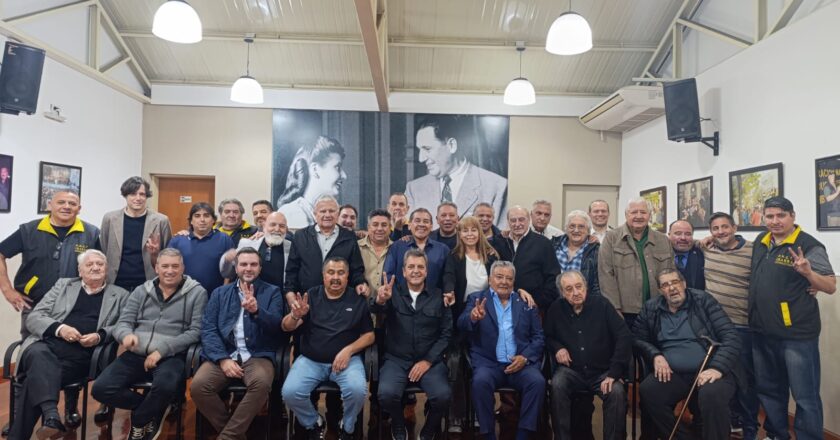 Sergio Massa visitó la sede nacional de las 62 Organizaciones Peronistas