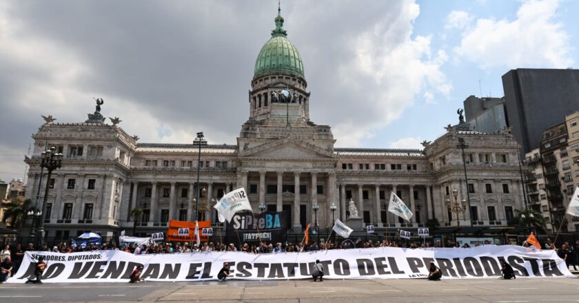 «No vendan el Estatuto»: el gremio de prensa movilizó al Senado para proteger el periodismo