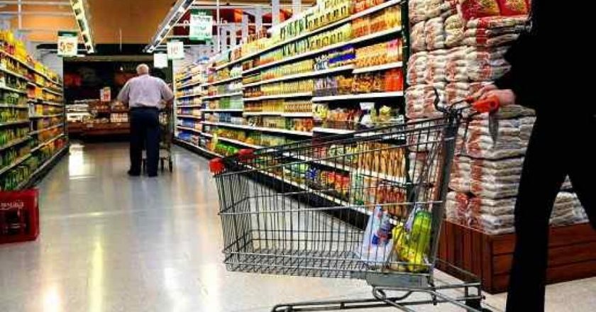 La Corte escuchó a las partes y se espera una resolución para el descanso dominical de los mercantiles