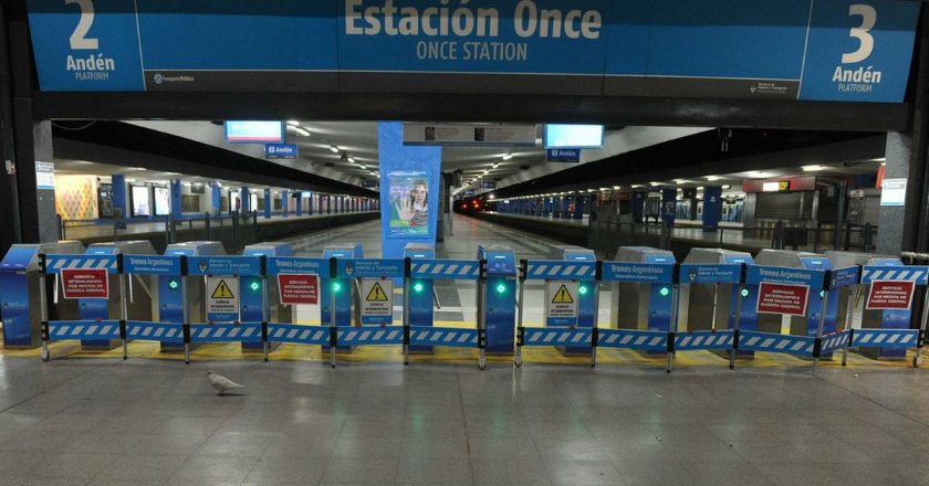 Liberan los molinetes en la línea Sarmiento por la detención de un trabajador
