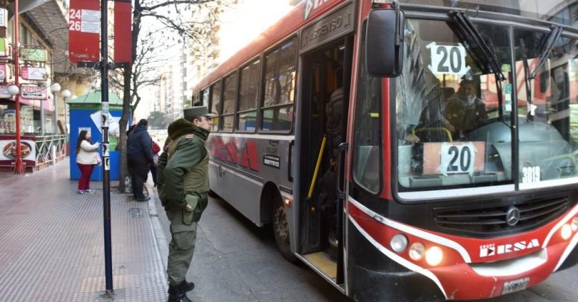 Fracasó la paritaria de los choferes y Roberto Fernández lanzó un paro total de colectivos: Trabajo lo frenó por 5 días para ganar tiempo