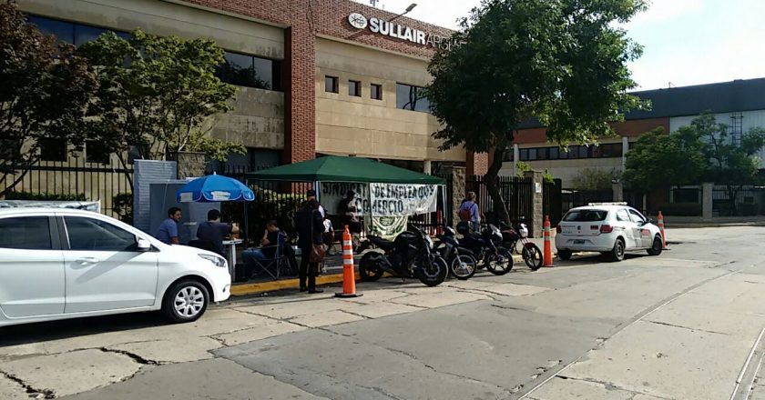 Empresario aportante millonario a la campaña de Macri persigue delegados gremiales