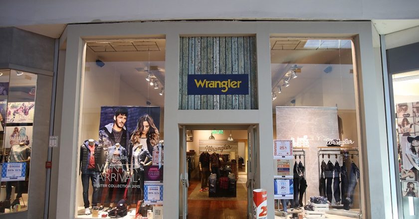 Wrangler cierra sus locales, despide a todo el personal y se va del país
